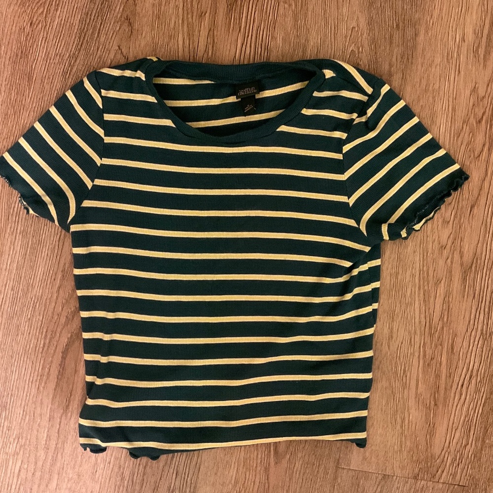 WILD FABLE Women’s Short Sleeve Crop T-shirt (Size S)